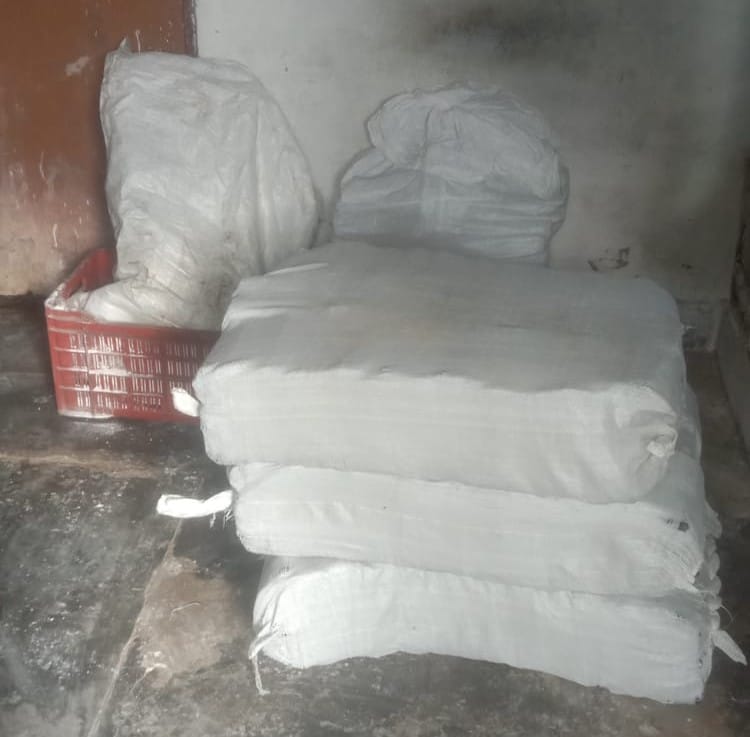 महमूदपुर मनौरी में जब्त पटाखा। स्रोत: पुलिस