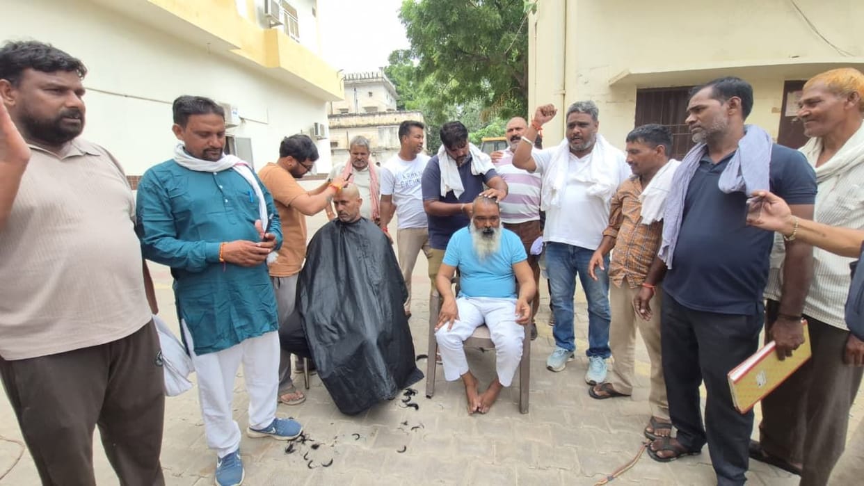 Sanitation workers underwent a mass head-shaving ritual on the 30th day of the strike.