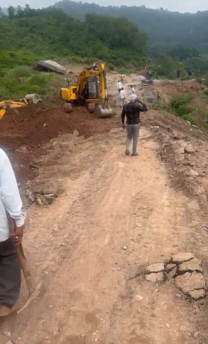 Nalagarh-Ramshahr road remains closed for the third day.