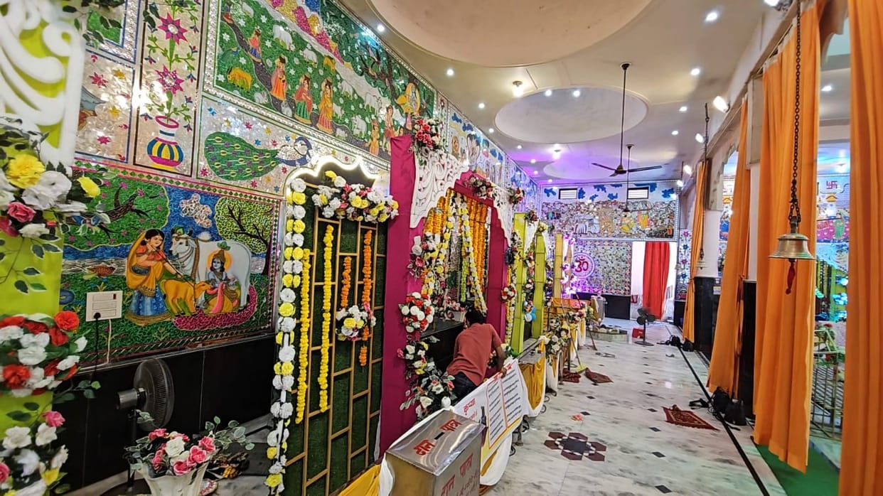 The city is immersed in the spirit of Kanha