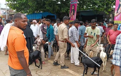 परतावल  जाम खुलवाने सड़क पर उतरी पुलिस।