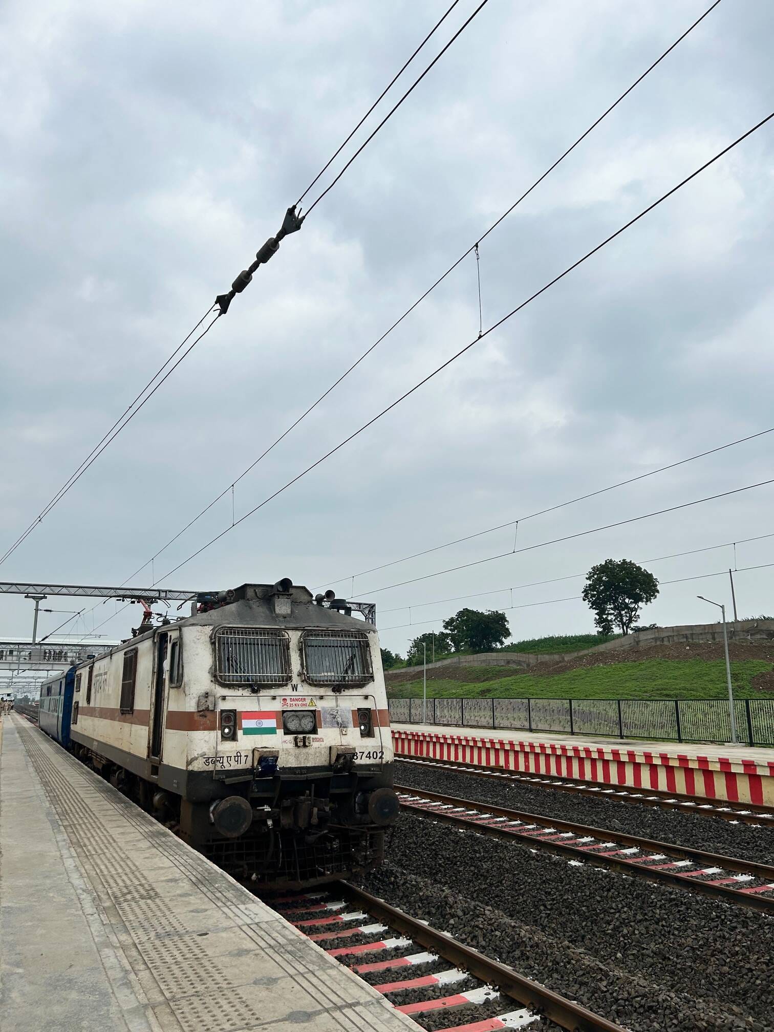 रेलवे ने किया पूरा निर्माण