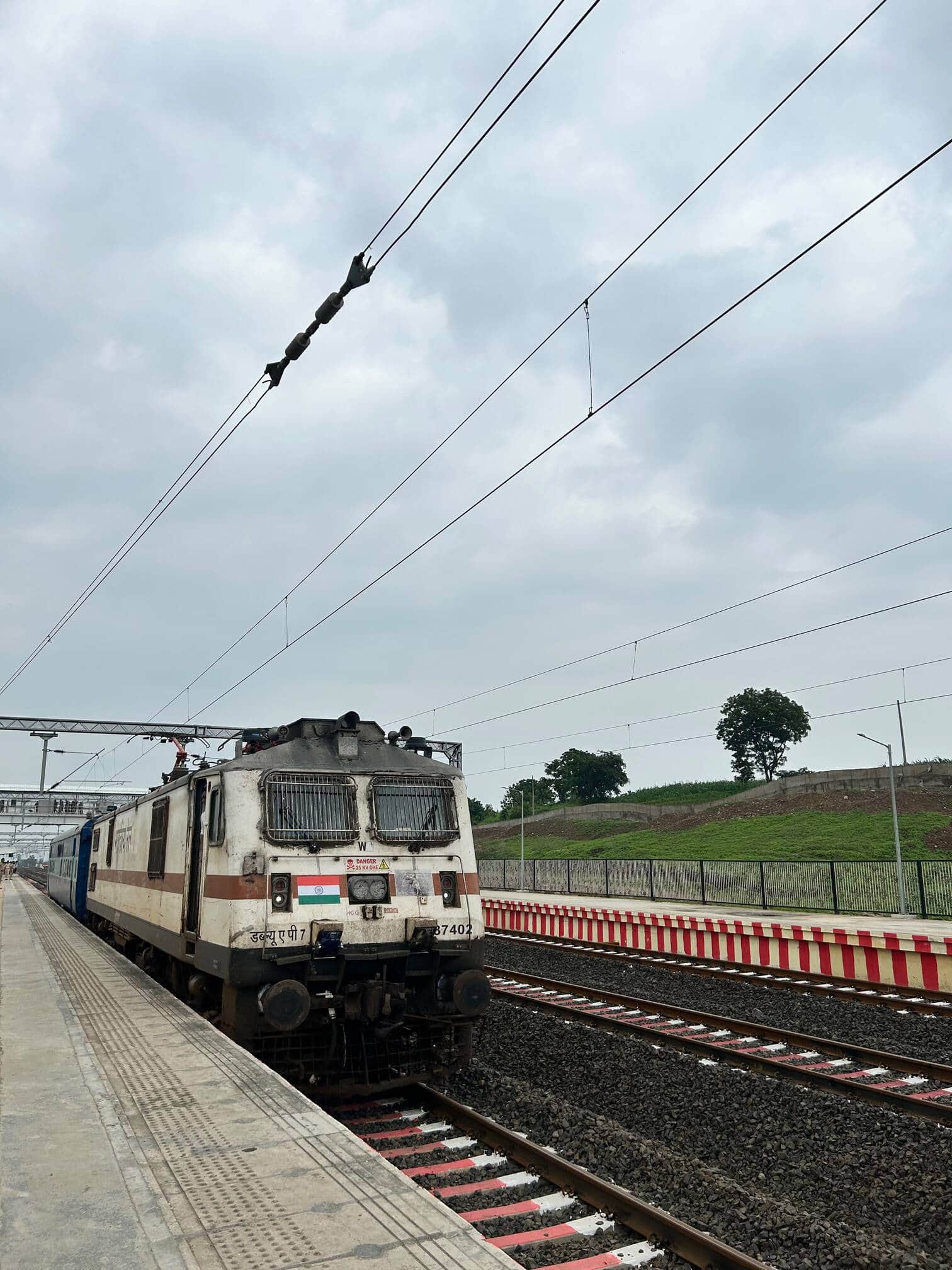 रेलवे ने किया पूरा निर्माण