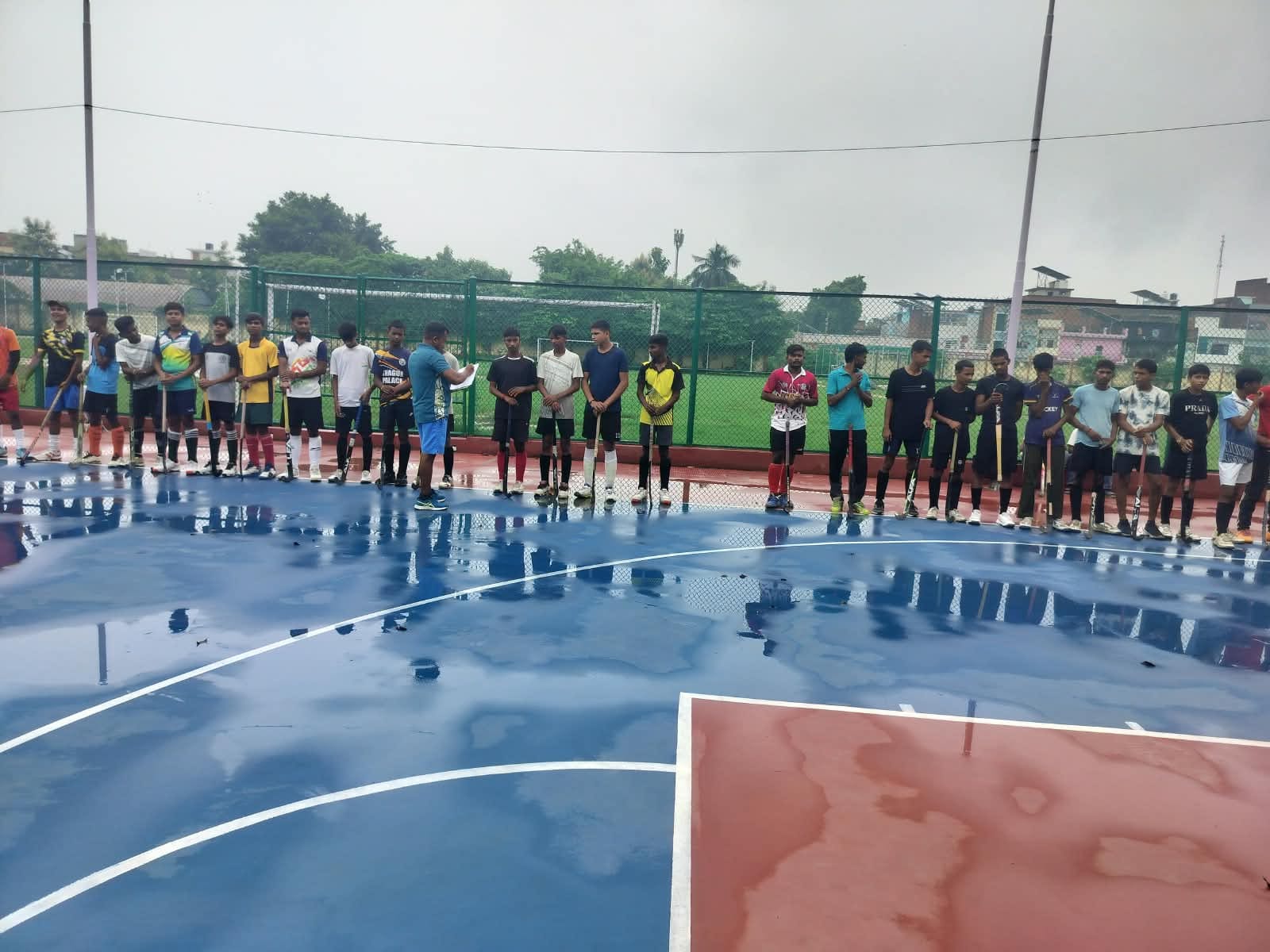 सुखदेव पहलवान स्टेडियम में आयोजित ट्रायल में शामिल खिलाड़ी।