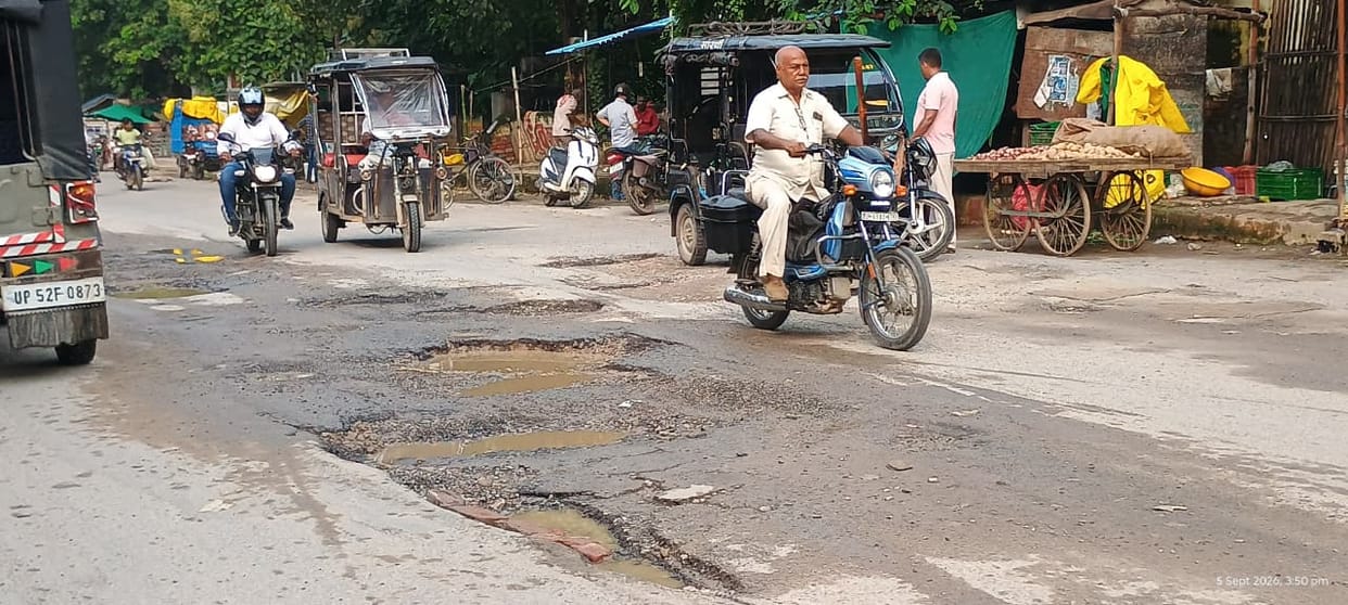 Roads have vanished on the stretch from Lanka MP Tiraha to Vikas Bhavan (via the Irrigation Department) and from the Kachhari (Courts) to Shastri Nagar.
