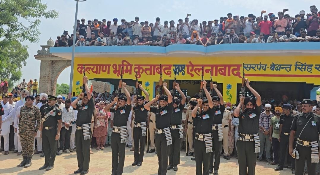 The atmosphere resounded with chants of "Sukhchain Singh Amar Rahe" (Long live Sukhchain Singh) as a final farewell was bid with teary eyes.