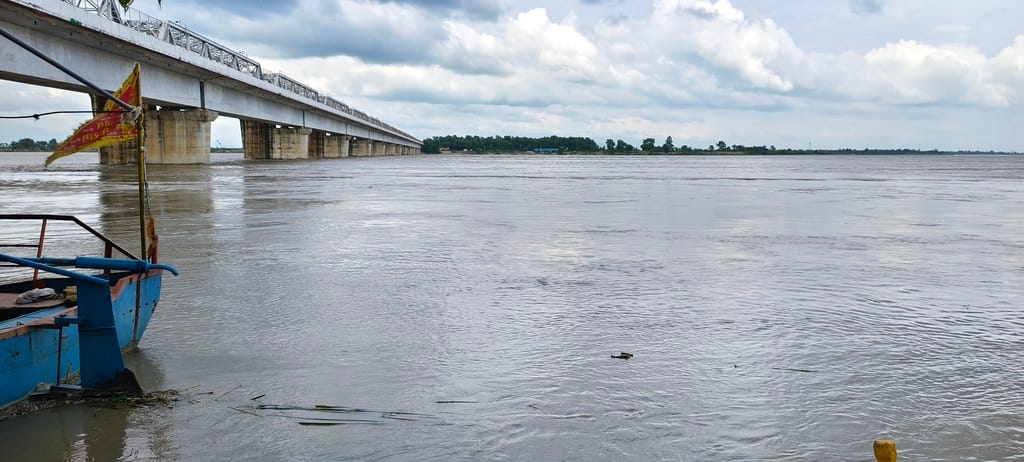 Pressure on the Chhitauni embankment at three places, anti-erosion work underway