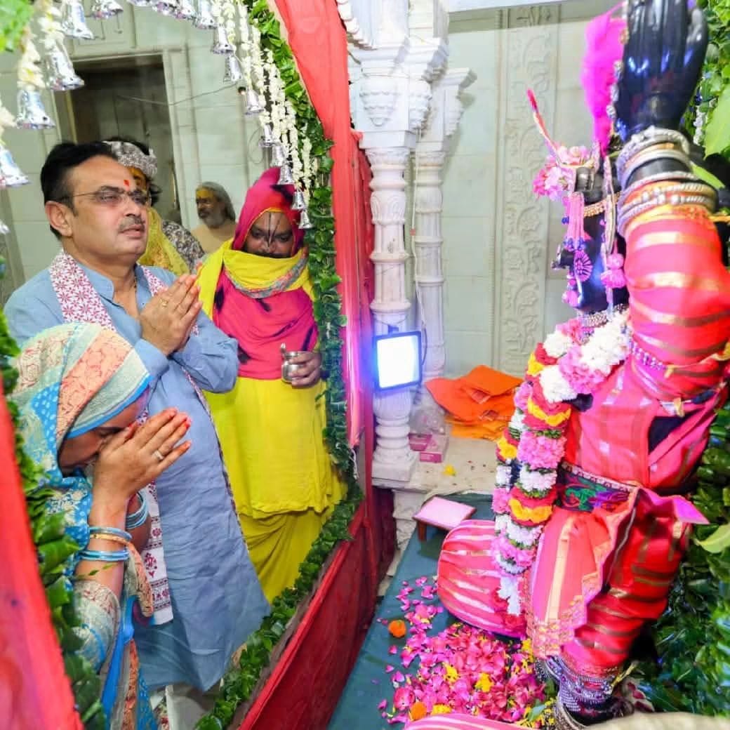 Rajasthan CM seeks blessings at Shrinathji Temple