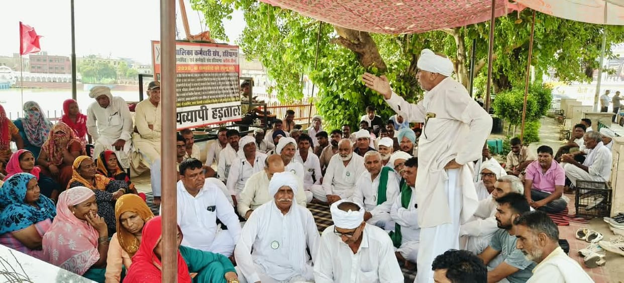 Bhakiyu extended support to the movement of sanitation workers