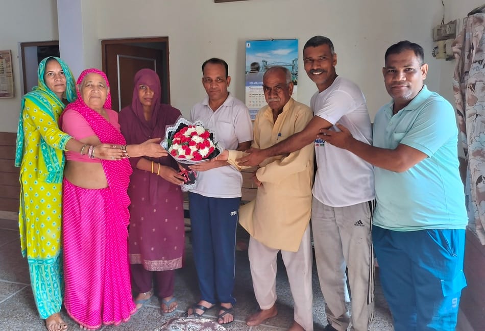 Mukesh Kumar, recipient of the State Teacher Award, welcomed in his village.