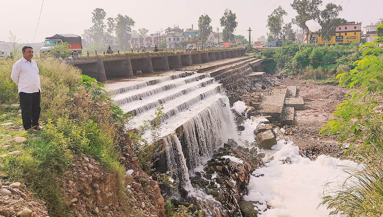 Chemical foam in Ratta Khad; industries and Pollution Control Board in the dock.