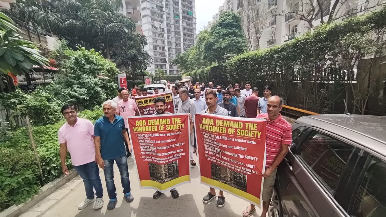 Demonstration at Express Zenith over Always Delay problem