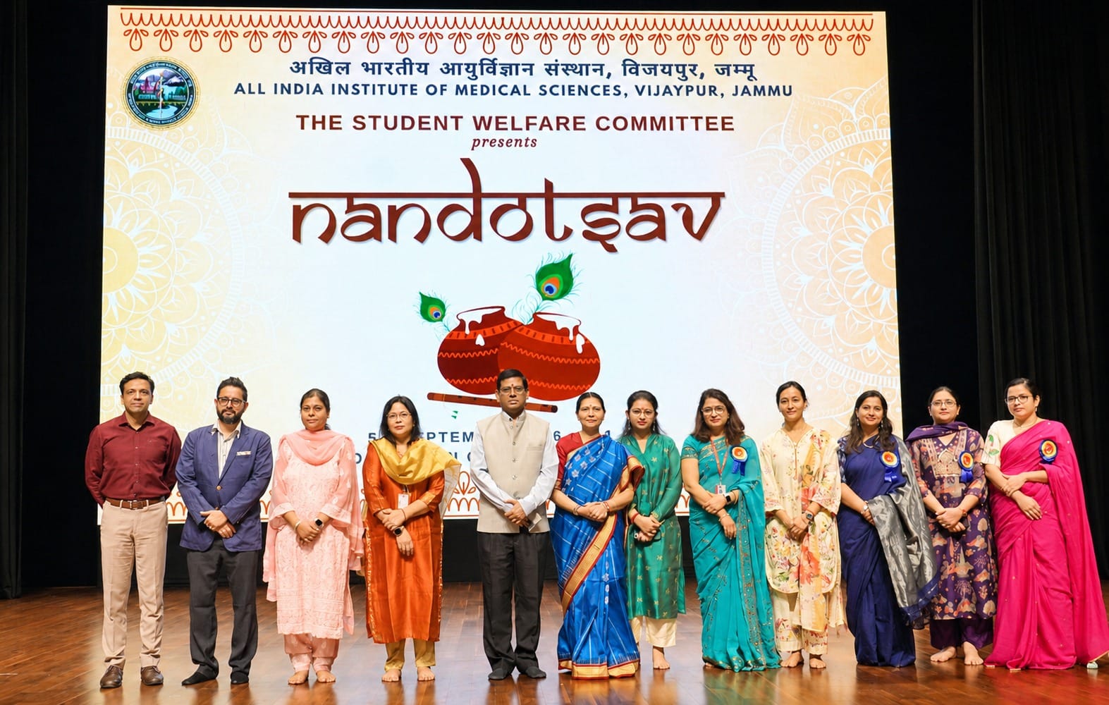 एम्स में कार्यक्रम के दौरान मंच पर सीईओ प्रो. डॉ. संजीव सिन्हा व अन्य। सोत्र : पीआरओ
