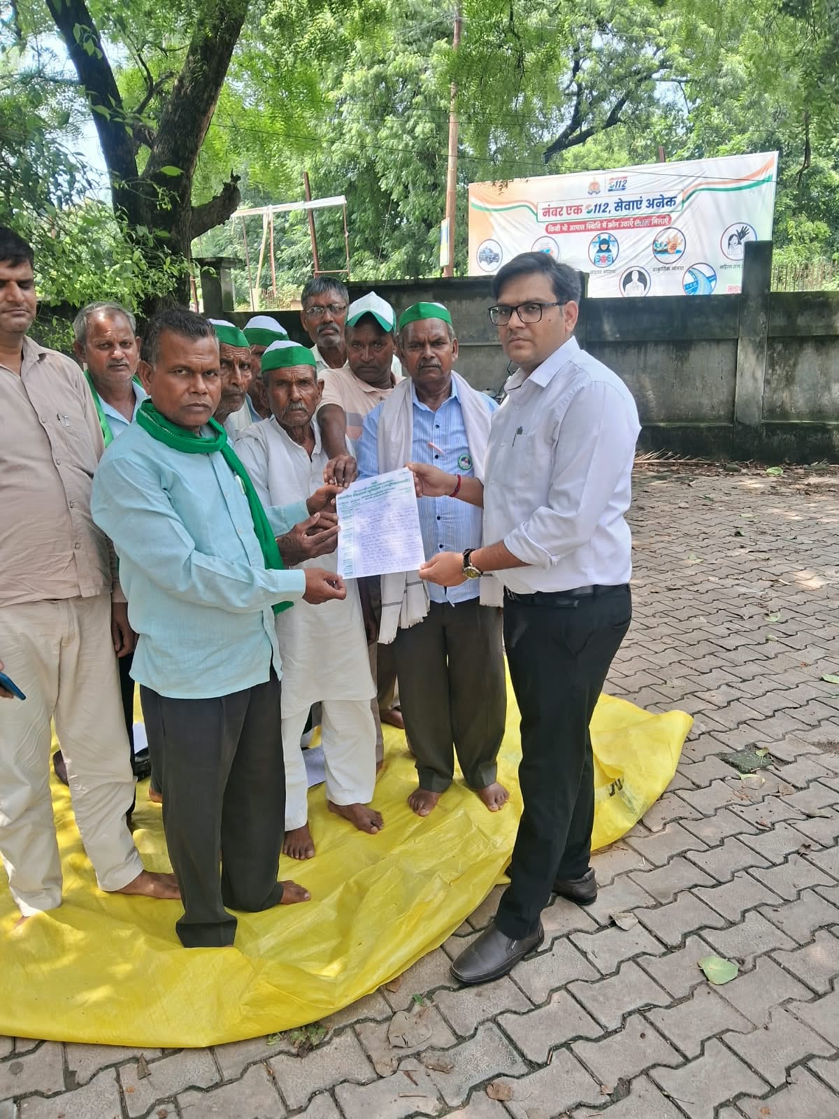 एसडीएम न्यायिक को ज्ञापन देते भारतीय किसान यूनियन राष्ट्रीयतावादी के पदाधिकारी। संवाद
