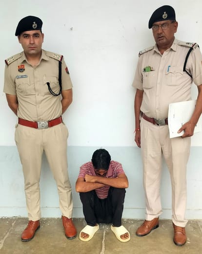 फोटो 04जेएनडी04-पुलिस गिरफ्त में मां की हत्या करने का आरोपी। स्रोत पुलिस