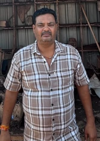 Shopkeepers who had come to share their grievances with the CM were removed.