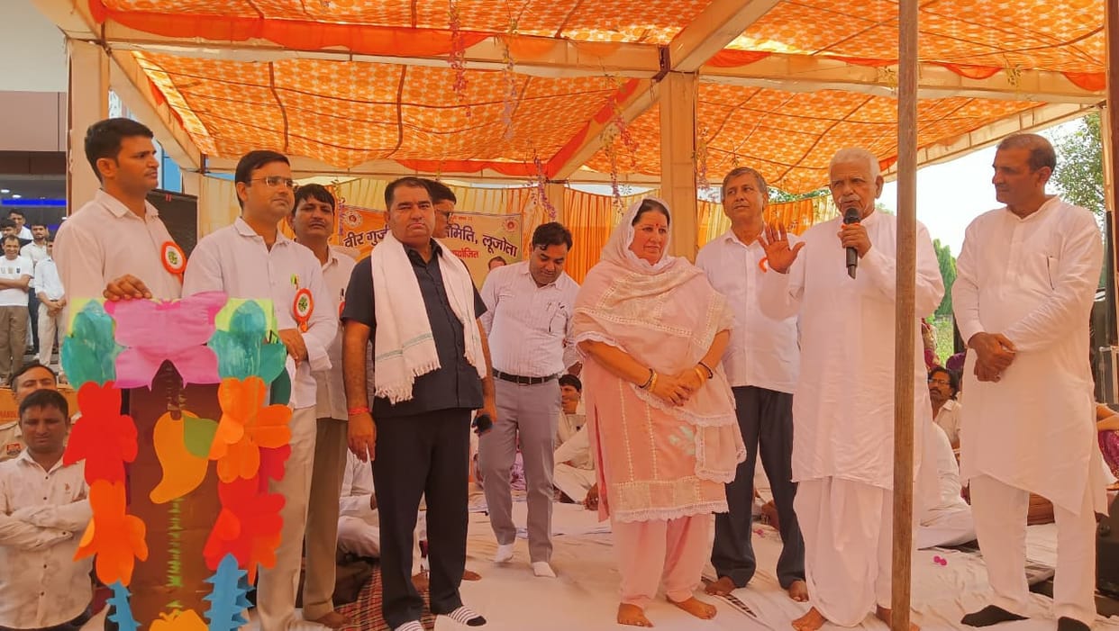 Parihar contributes crore for Gurjar Bhavan.Parihar contributes crore for Gurjar Bhavan.
