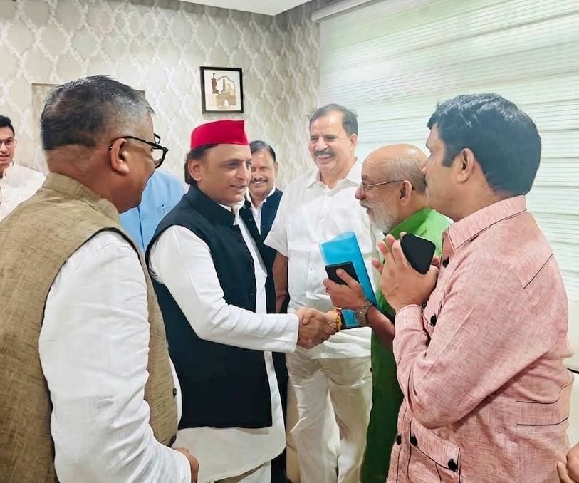 Photos of Raja Baksh with SP chief Akhilesh go viral; politics in Sadar heats up.