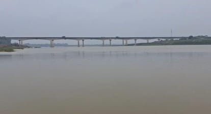 फोटो - 39 बांध से पानी छोड़े जाने के बाद बढ़ा जलस्तर। संवाद