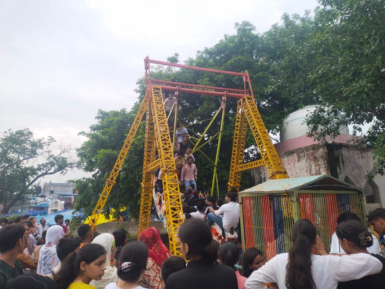 Gubhana echoes with chants of 'Goga Peer'; crowds of devotees throng the fair.