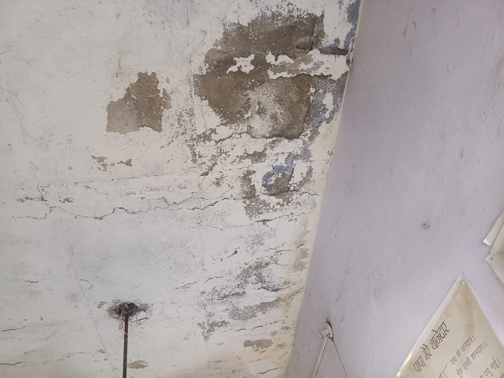 Rainwater seepage is widening cracks; classes in three rooms have been suspended as a precaution