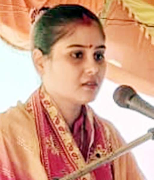 Devotees were overcome with emotion upon hearing the story of Shri Krishna's birth.