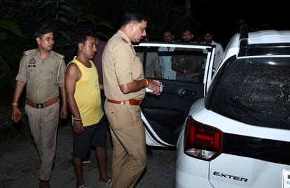 हृदय बिहार कॉलोनी में मासूम हर्षित की मौत के बाद जांच करती पुलिस। 