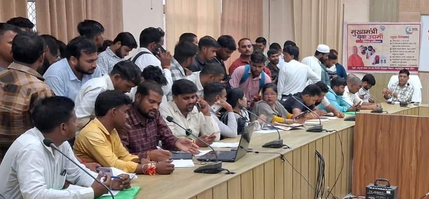 400 applicants participated in the Chief Minister's Youth Entrepreneur Development Campaign.