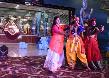 कान्हा के जन्म पर छाया उल्लास, गूंजा नंद घर आनंद भयो। 