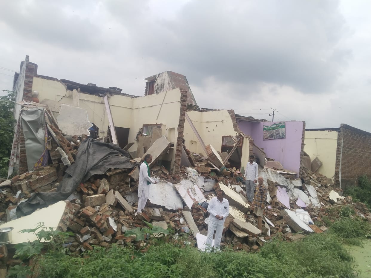 House collapses in rain; couple has a narrow escape.