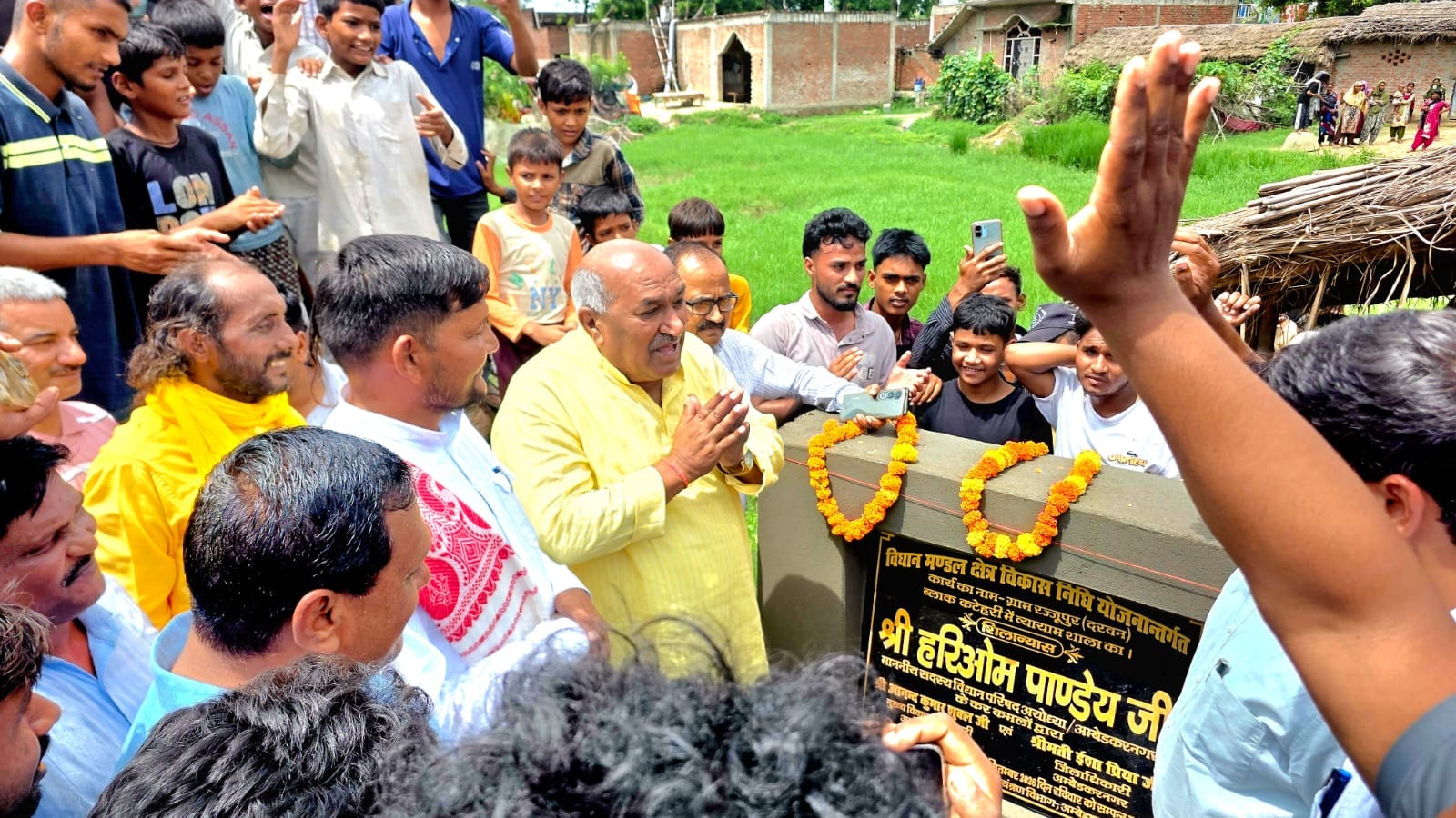 कटेहरी विकासखंड की ग्राम पंचायत दरवन के रज्जूपुर गांव में आधुनिक व्यायामशाला (फिटनेस सेंटर) का 
