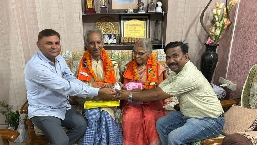 Felicitation of a retired Lucknow University teacher and his wife