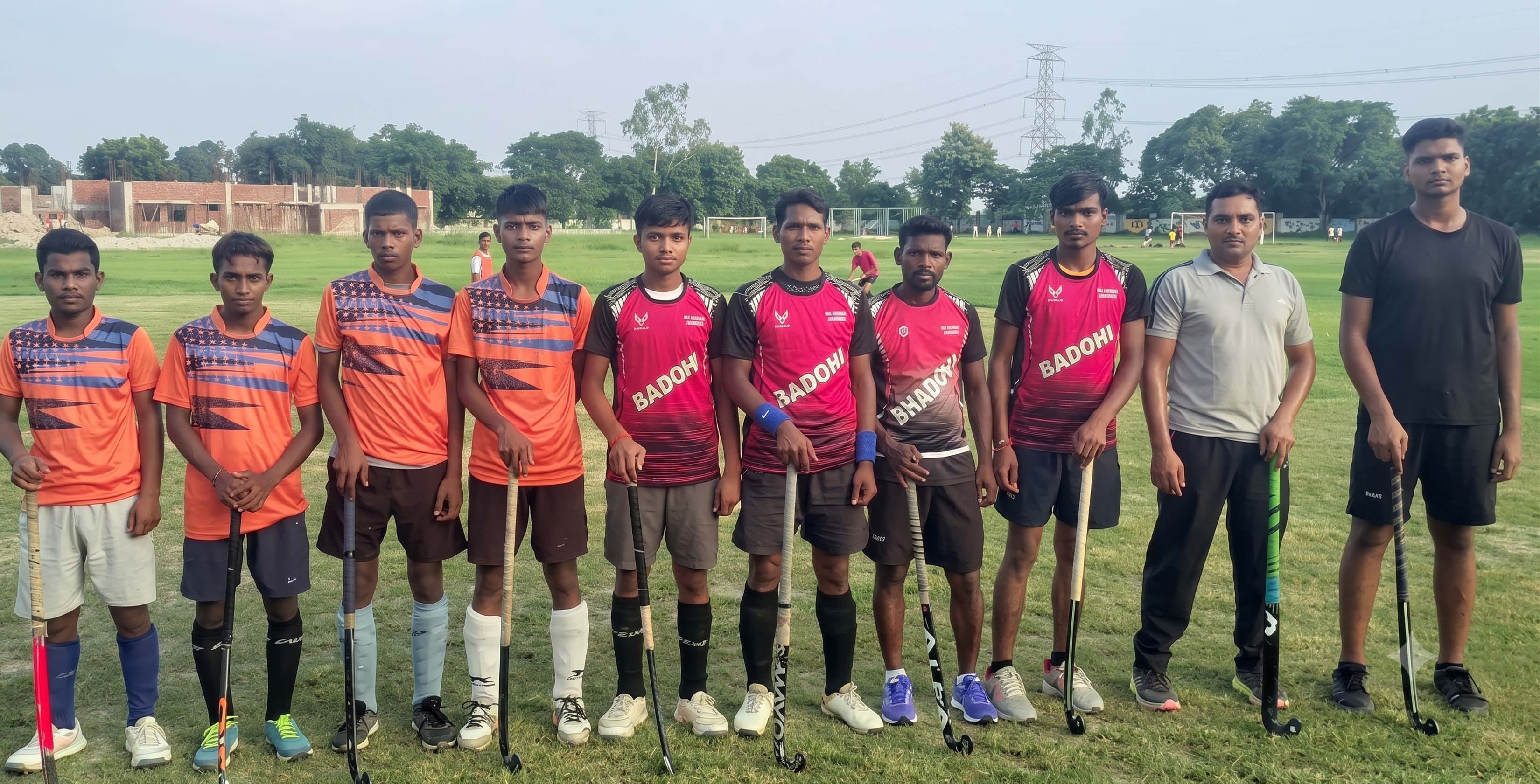 मंडलीय हाकी टीम में चयनित भदोही के खिलाड़ी जो अयोध्या में खेलेंगे। स्रोत- स्टेडियम