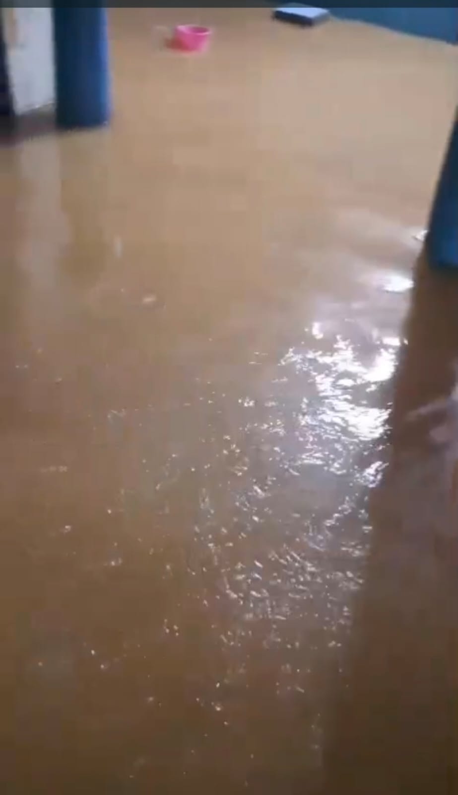 Water entered 20 houses due to the construction of a drain above road level.