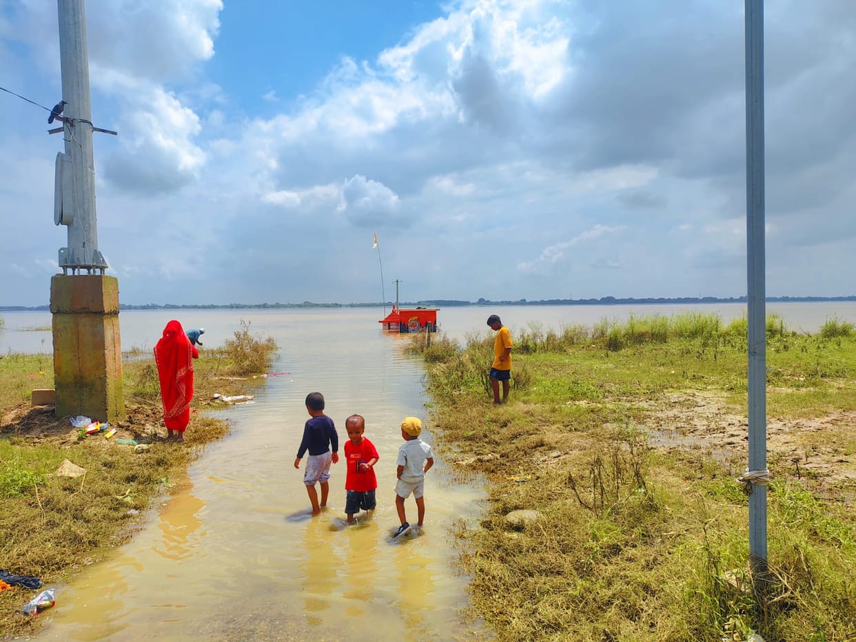 Water remains in low-lying areas despite the receding Ganga; 1,140 people across 19 villages affected.