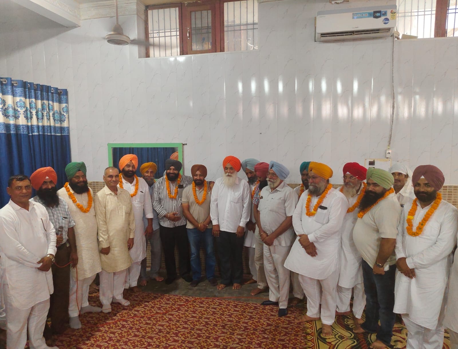 पिहोवा। बैठक में हिस्सा लेते हरियाणा कंबोज सभा इकाई के सदस्य। स्वयं
