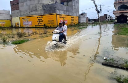 Garra River in spate flood water reaches Subhashnagar