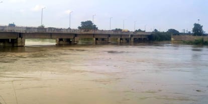 Garra River in spate flood water reaches Subhashnagar