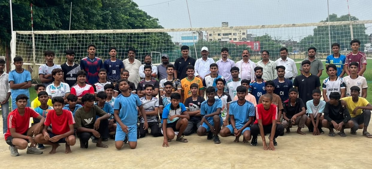 Budhanpur wins district-level school volleyball tournament.