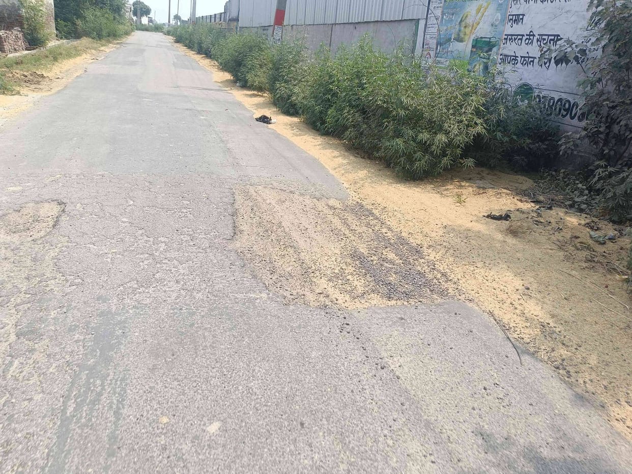 Saran-Titram road in poor condition; villagers demand construction of a new road.