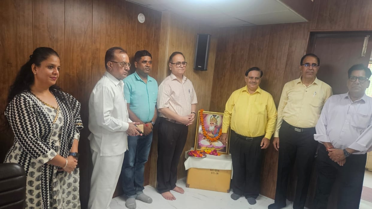 Discussion on Poet Bewas held at the Sindhi Academy