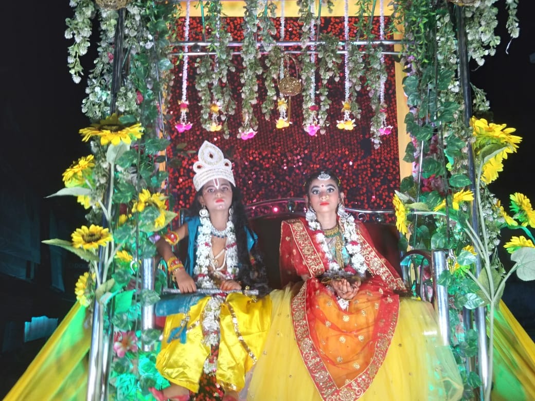 The processions went on until dawn, the cheers kept echoingThe processions went on until dawn, the cheers kept echoing