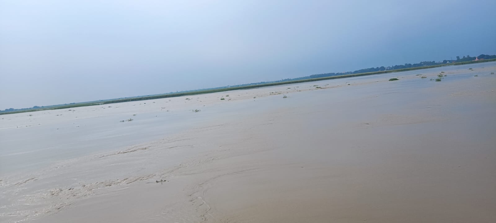 दोहरीघाट में बढ़ा सरयू नदी का जलस्तर। संवाद