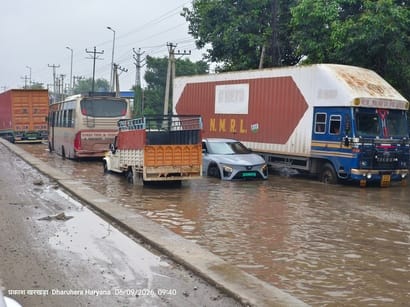Contaminated water flowing from Bhiwadi has accumulated on the service lane of the Delhi-Jaipur Highway.