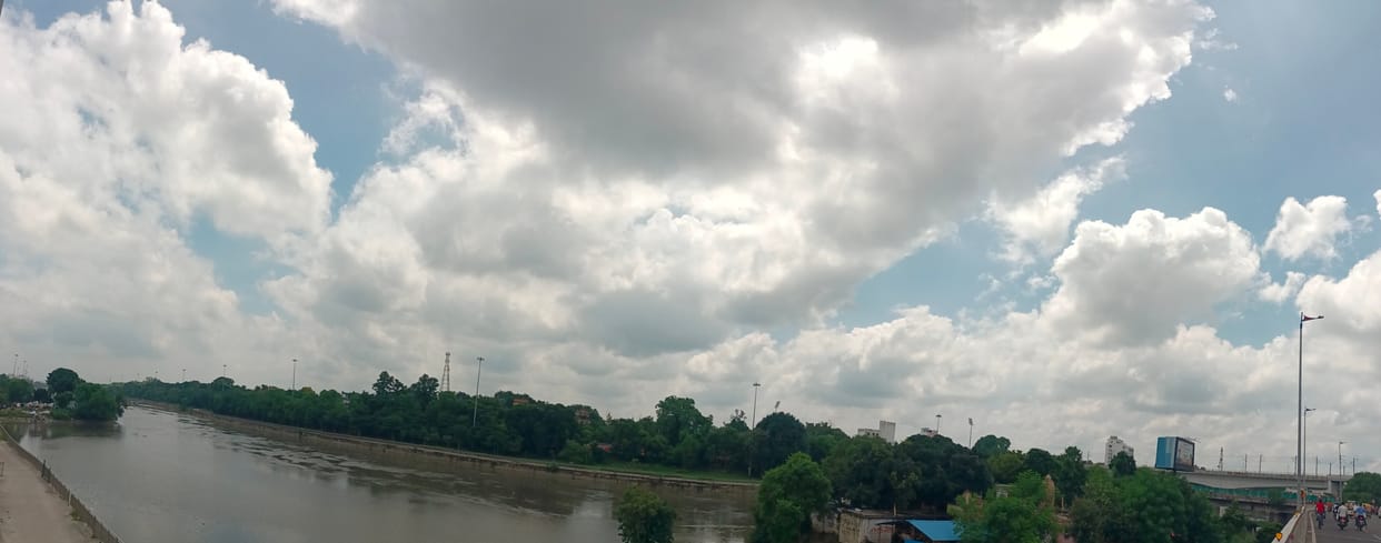 Humidity caused discomfort amidst bright sunshine