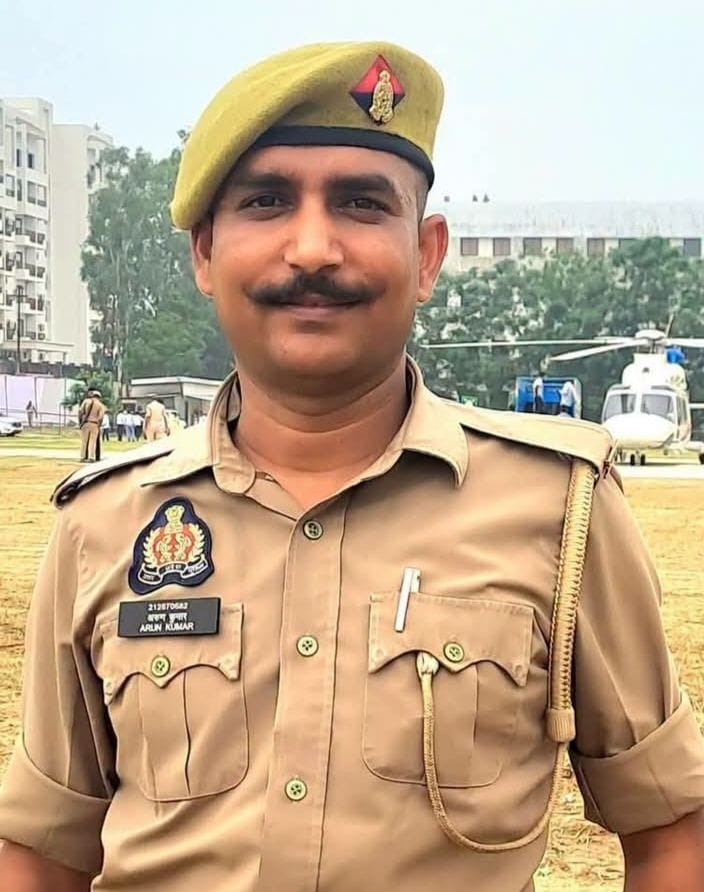 Two lakh rupees extorted from a bullion trader; four constables suspended, two arrested.