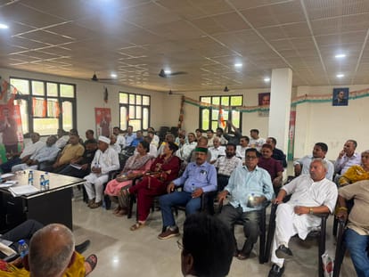 बिलासपुर में आयोजित जिला कांग्रेस कमेटी के जनरल हाउस में मौजूउ कार्यकर्ता। स्रोत: कांग्रेस
