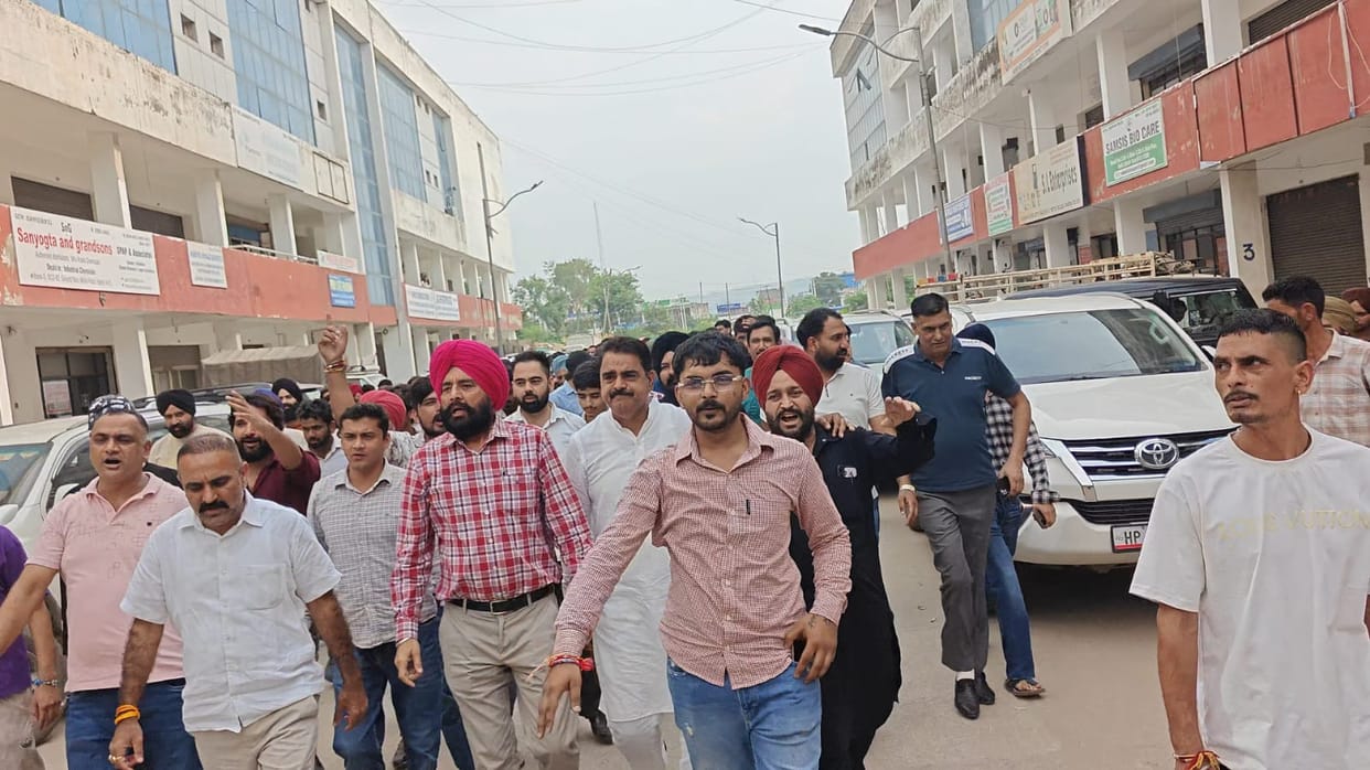 Blogger highlights Doon's issues; police summon him to the station.