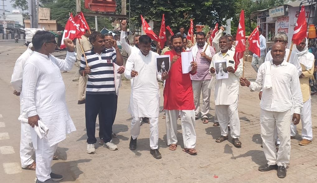 CPI(M) workers detained while on their way to meet the CM.