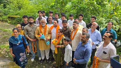 चुनाव जीतने के बाद पंचायत समिति बमसन के अध्यक्ष उपाध्यक्ष भाजपा प्रदेश कार्यकािरणी सदस्य प्रवेश